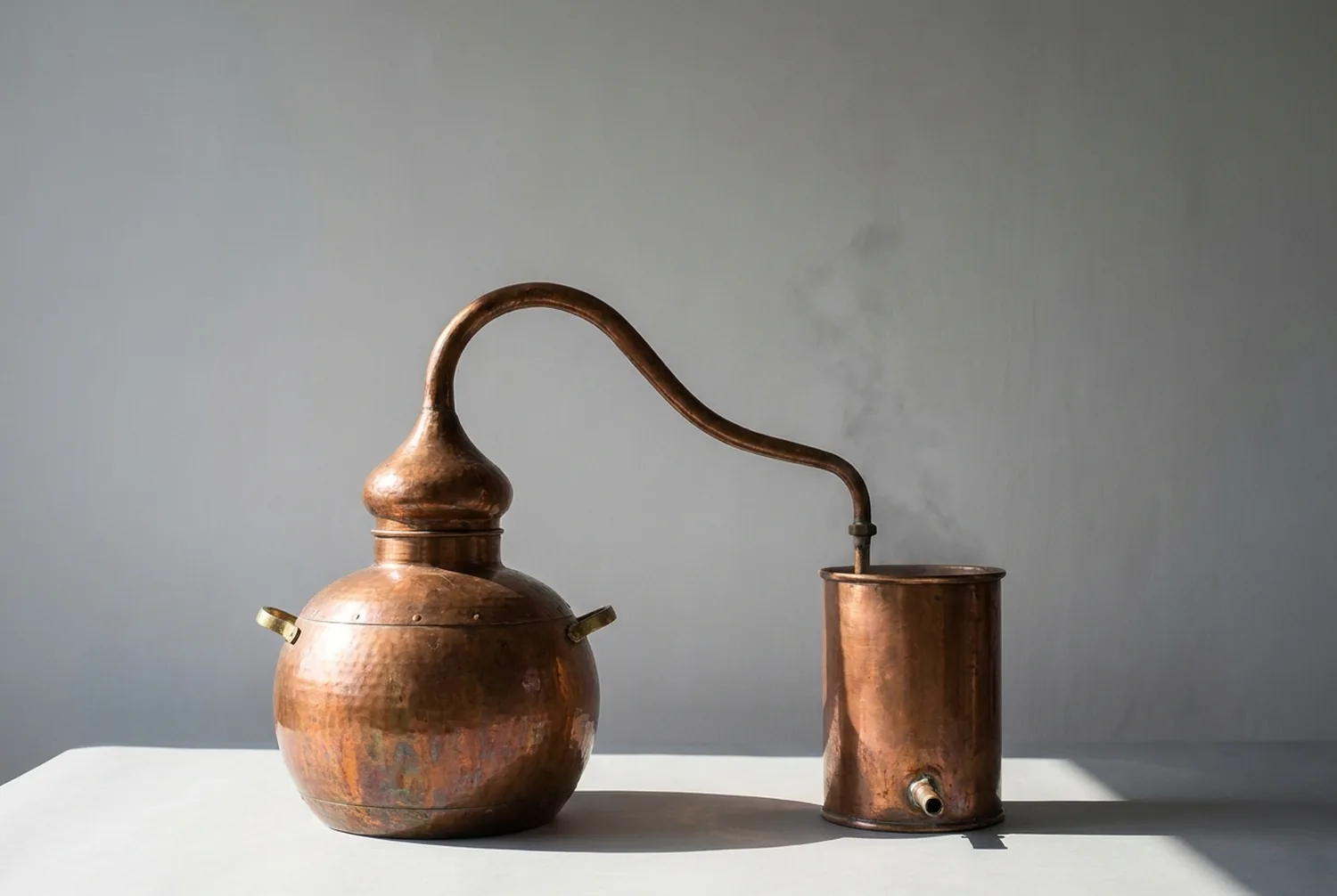 A copper still and its receiver, side on